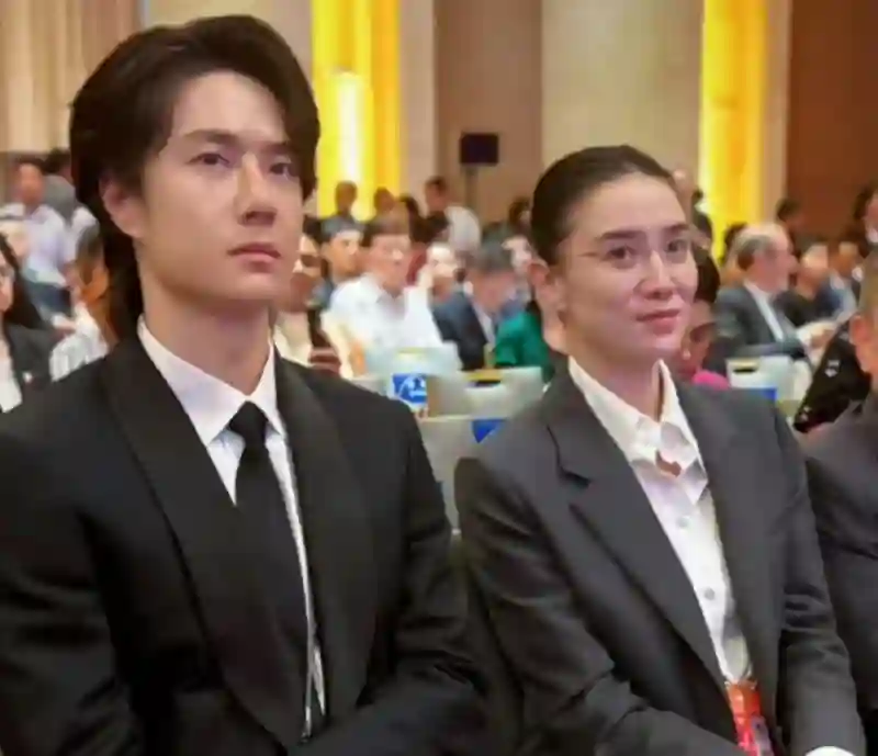 央视的镜头好真实，王一博帅的扎眼，吴京面相变了，宋佳太惊艳