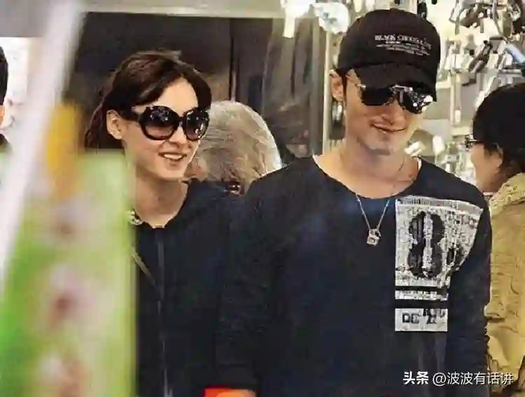 大儿子18岁，二儿子15岁，小儿子7岁，如今45岁依旧美得很惊艳！