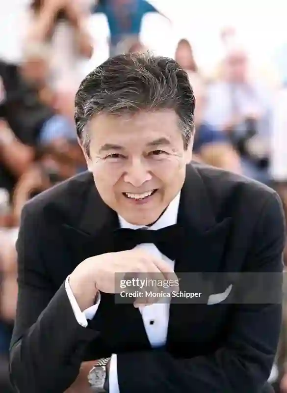 73岁三浦友和再破天花板，与妻恩爱45载，山口百惠宛如新生