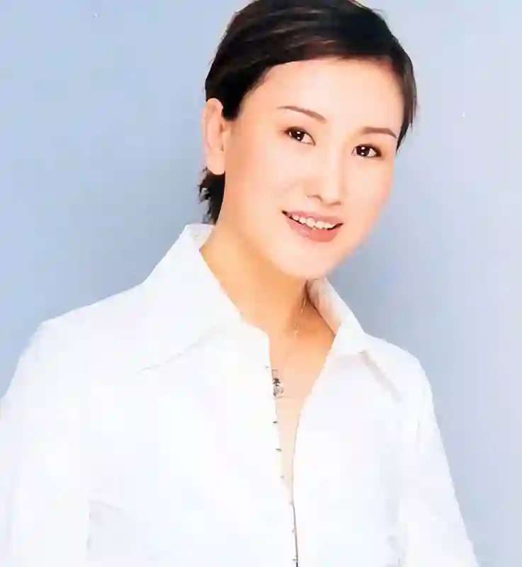 演员王茜嫁大23岁丈夫，丈夫离世心酸经历，携女儿相依幸福生活