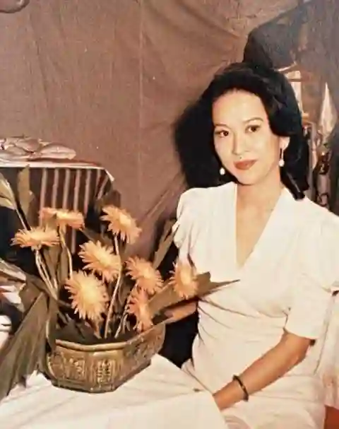 当代“韦小宝”邓兆尊，同时交往仨女友，最穷兜里就剩一亿