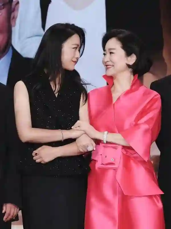 林青霞和10位女星的25张合照，看完了，才明白绝色与漂亮的差异