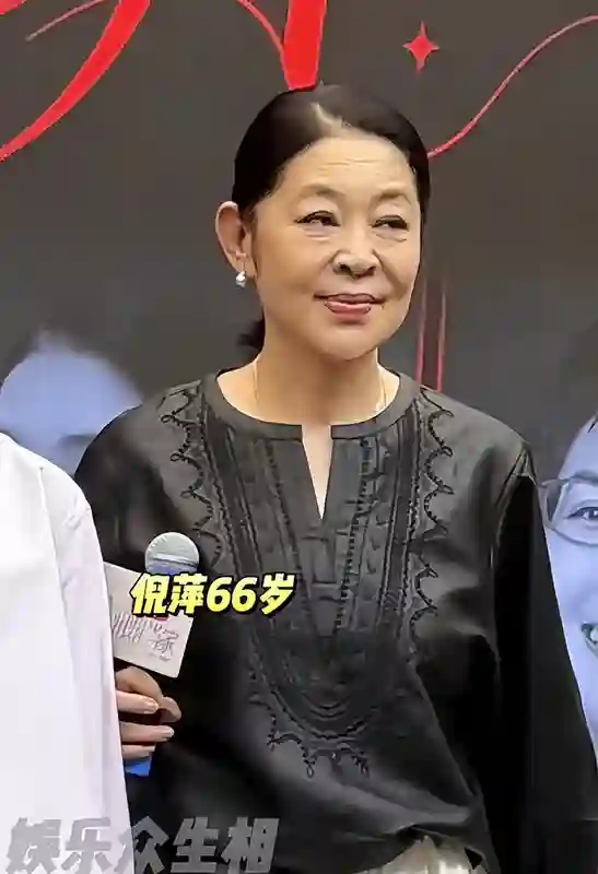 王琳新综艺，倪萍嘴歪眼斜，谢娜满脸凹坑好土，被再婚的董璇抢镜