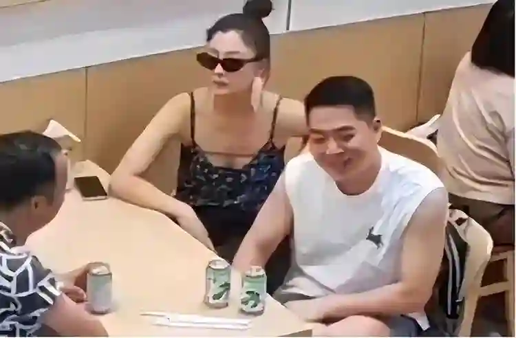 直到看完殷桃的家，终于明白她45岁却不着急结婚生子的原因了