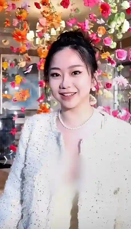 《巴啦啦小魔仙》主创17年后再聚首，美琪扮演者2021年去世，年仅25岁