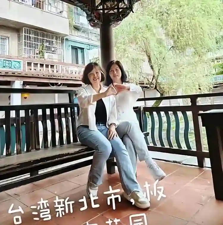 玥儿吃到小杨阿姨做的鸡腿，一顿家常便饭，孩子们也可以吃出幸福