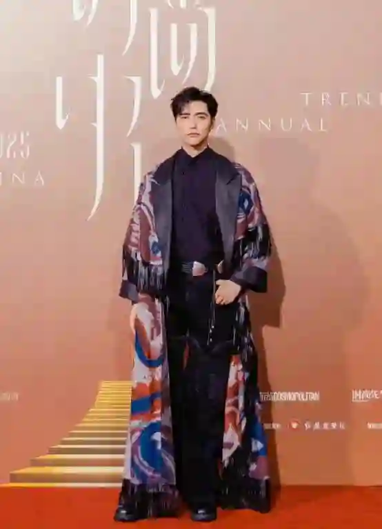 红毯惊喜不断！王子文摔倒、赵露思回归，袁姗姗变脸认不出
