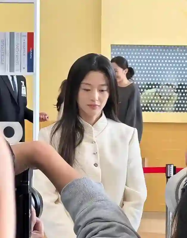豪门阔太难当！全智贤六点起床做家务，老公亏上亿却靠她赚钱养家