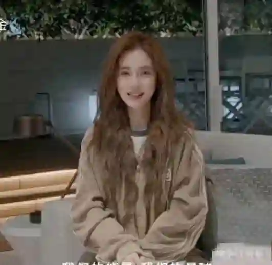 36岁杨颖状态回春！担任世界地球日宣传大使，颜值回巅峰嫩成少女