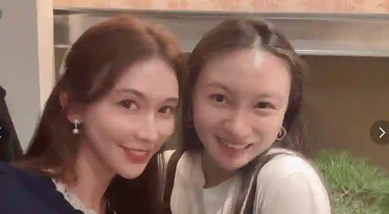 林志玲和阿如那老婆同框：50岁喝到“微醺”如30岁，黑泽福气不小
