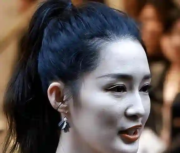 无滤镜大变样，许晴满脸沟壑，海清头发不多，谢霆锋像个小老头