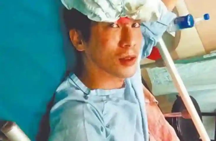 49岁男星失联12年！录节目受伤压迫神经半身瘫痪，不愿现身露病容