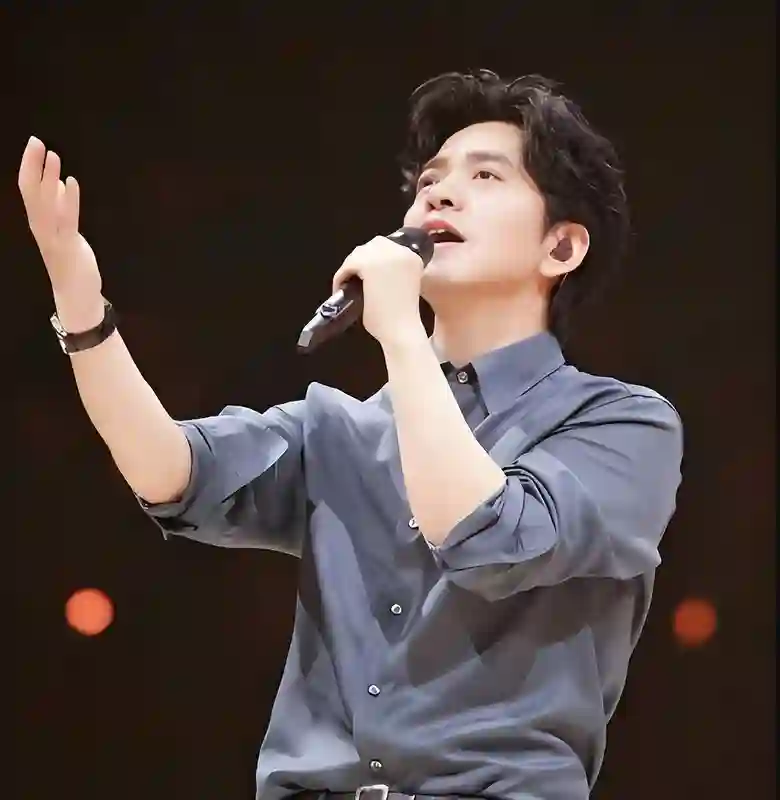 李健演唱会现场直击：肖战带爸妈惊喜现身，观众热情互动人气高