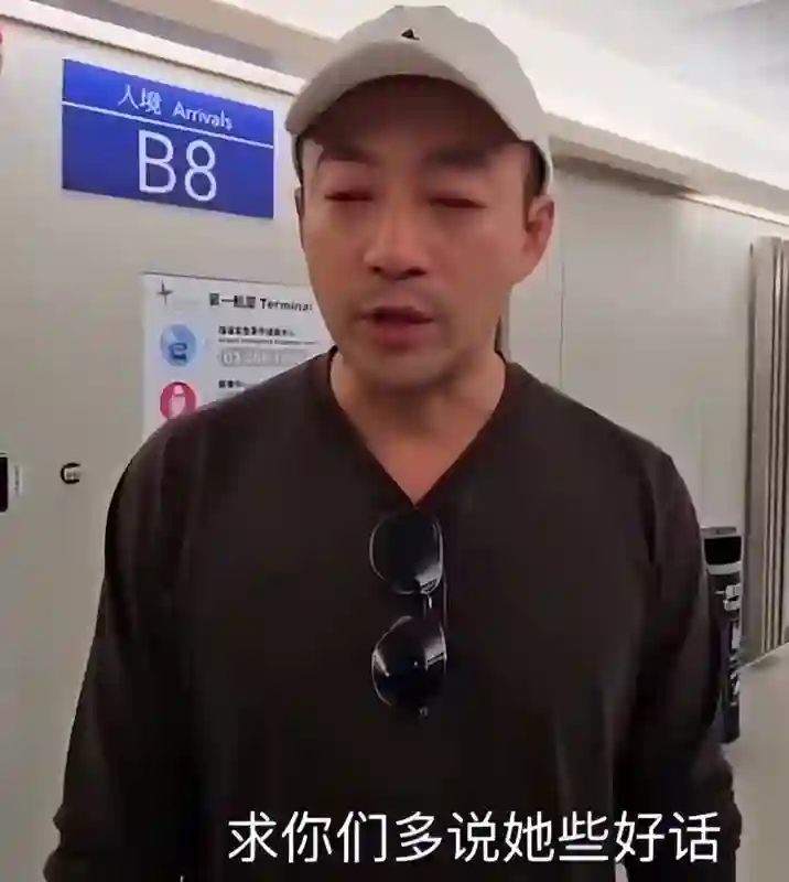 汪小菲的下意识举动暴露人品，跟王思聪一比较，两人差距太明显