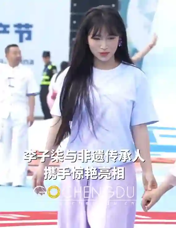 央视的镜头好真实，王一博帅的扎眼，吴京面相变了，宋佳太惊艳