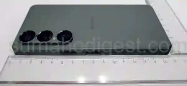 索尼Xperia 1 VII真机图曝光 竖排三摄设计 提供紫色