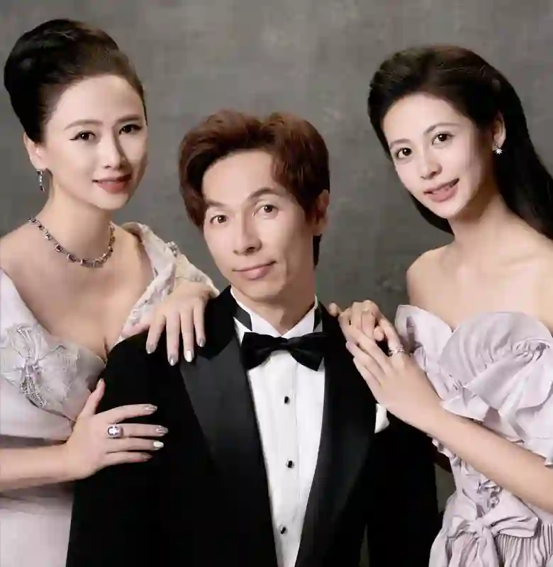 翁虹自曝与老公1年见1次，小别胜新婚，直言最美星二代女儿难出道