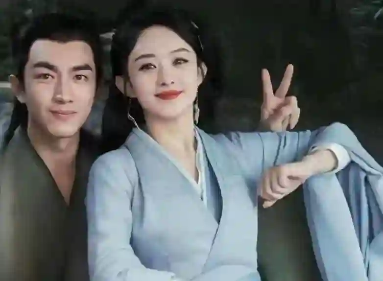 从万人喜爱的大女主，到如今绯闻不断，赵丽颖究竟犯了什么错