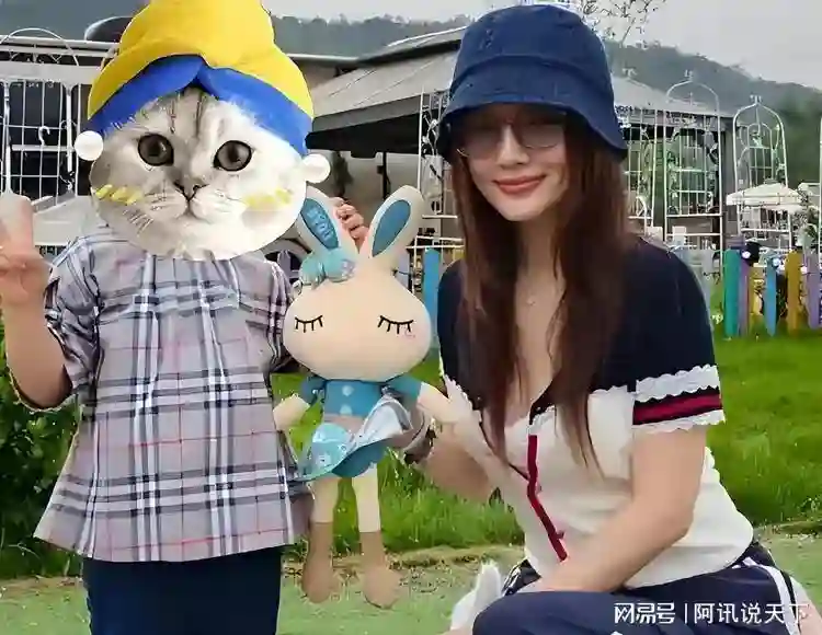 离婚六年后，贾乃亮和李小璐首次甜蜜游玩，或将为孩子重新复合