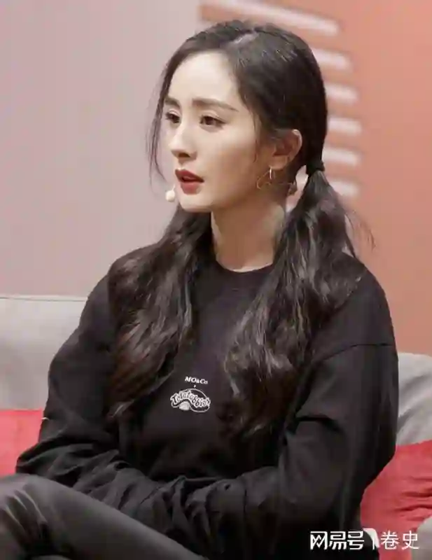 仅仅2个月像换了个人，产后复出的吴谨言，终究是走了杨幂的老路