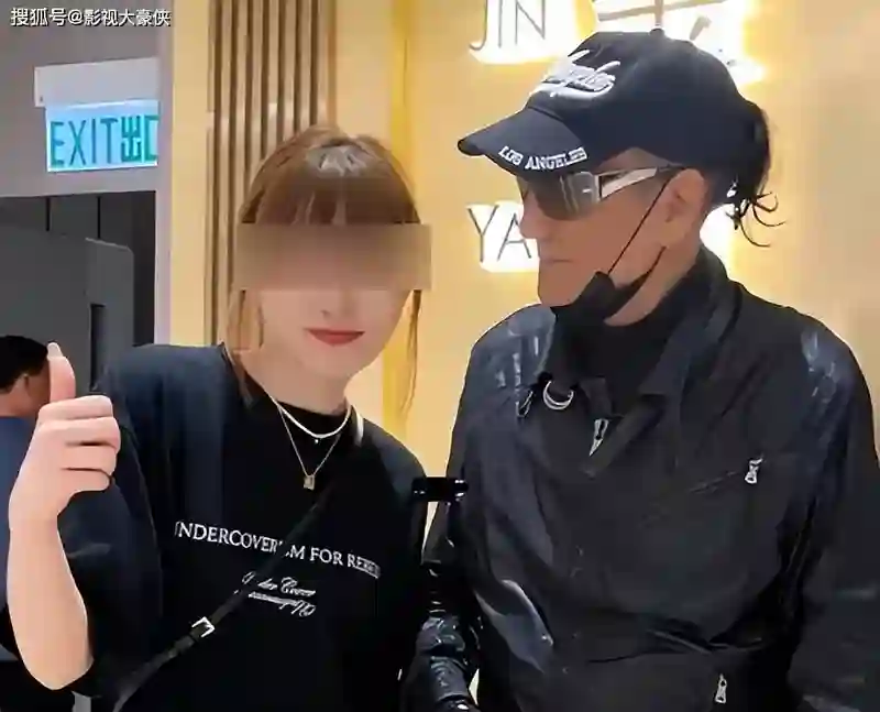 88岁谢贤暴瘦坐轮椅，与嫩模分手后憔悴不堪，晚年孤独引唏嘘