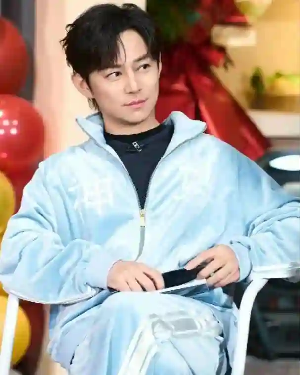这一次，看到何炅在央视回应质疑，才懂他的“真本事”在哪？
