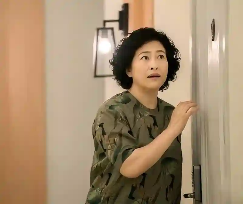 演员许娣：长相端庄秀丽，与丈夫恩爱43载，儿子儿媳都是圈内人