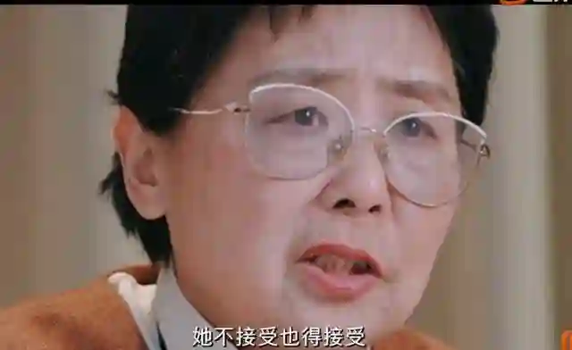 看黄圣依与母亲的相处模式才明白：婚姻不幸与“控制欲母亲”有关