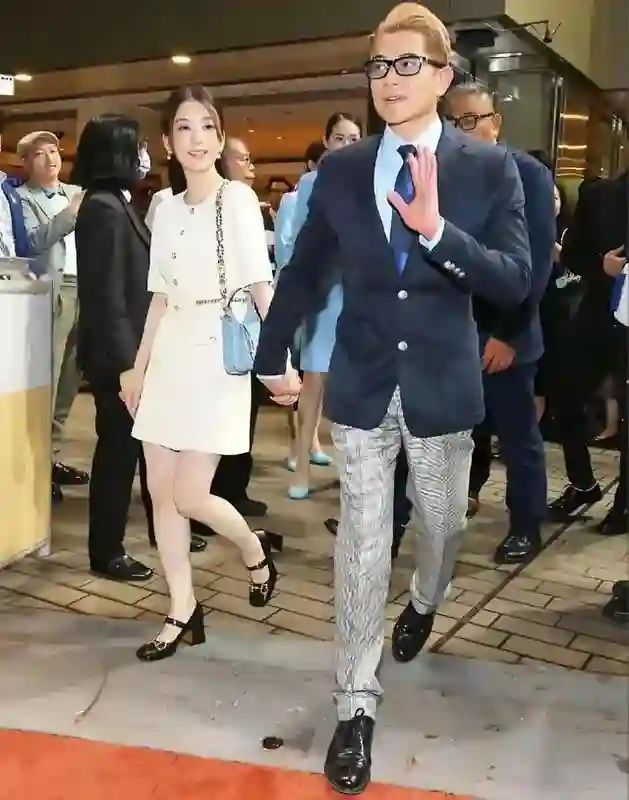 郭富城很爱带方媛出席各大场合，总是一家人大大方方整整齐齐出来