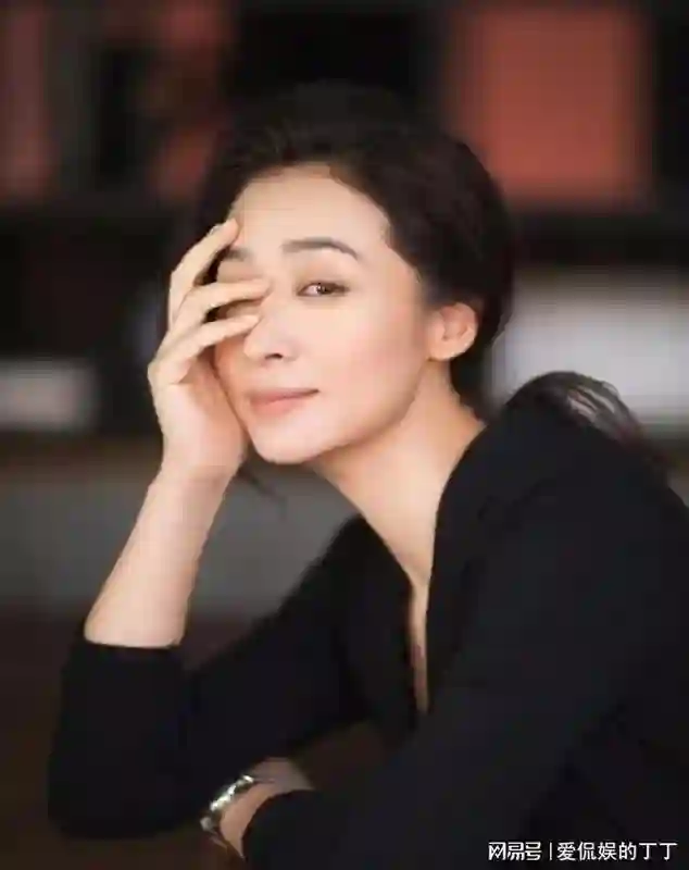 李乃文老婆未曾料到，和丈夫与陈赫聚会，身份就被扒，只因颜值高