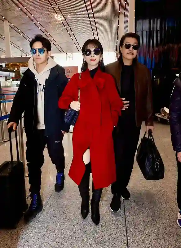 赵雅芝儿子，年近40还在啃老，还大胆拉踩“我妈就是个家庭主妇”