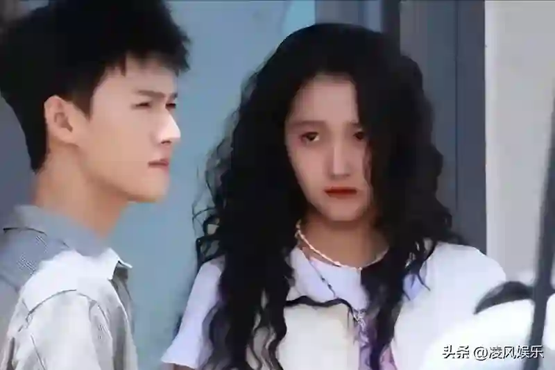 恋爱八年不结婚，这一次，海边拍吻戏的关晓彤没给鹿晗留一丝体面