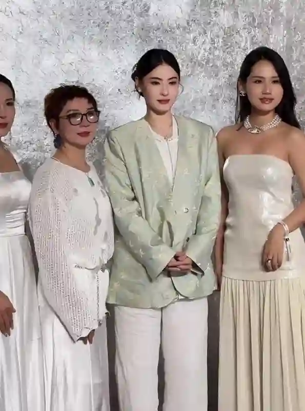 45岁张柏芝美得不像真人！颜值逆生长，网友：这状态合理吗？