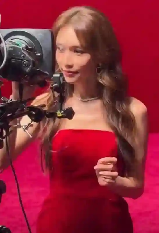 林志玲，终究躲不过岁月蹉跎，50岁轮廓下垂，一脸的医美痕迹