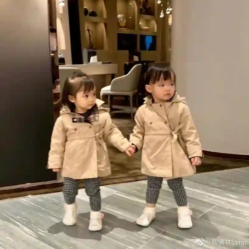 好久不见熊黛林，双胞胎女儿差距越来越大？