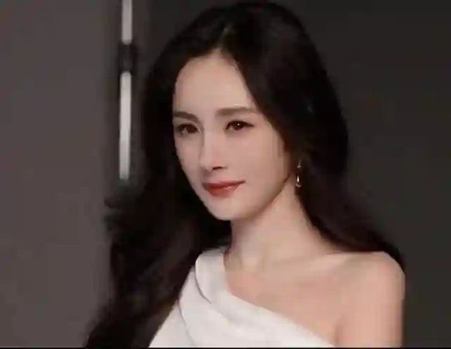 85花活动：杨颖不自信，杨幂终于不“露”了，赵丽颖还是“土”