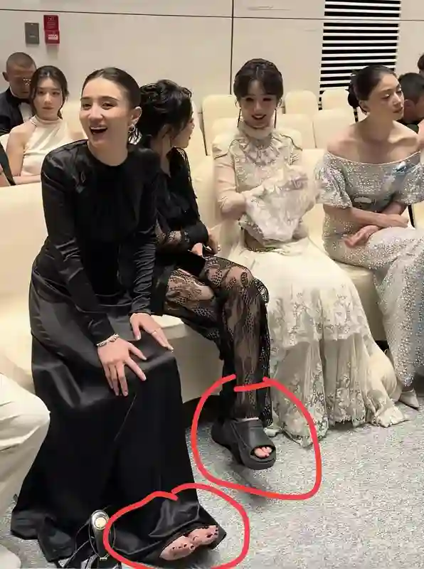 白玉兰风波升级，“一言不发”的刘亦菲，终于不再顾忌所谓的体面
