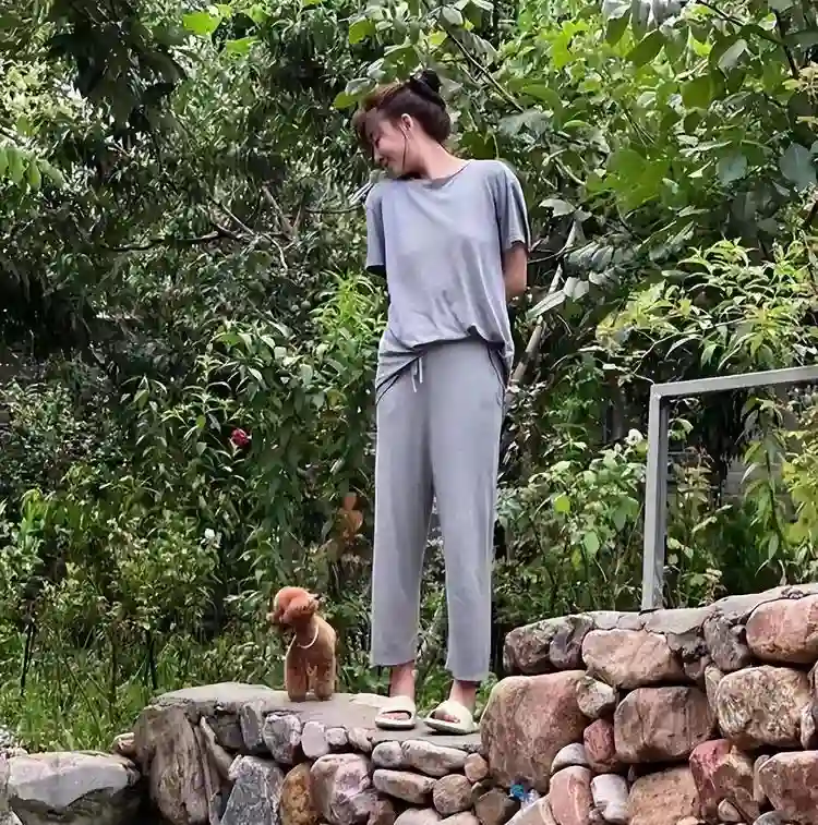 直到看完殷桃的家，终于明白她45岁却不着急结婚生子的原因了