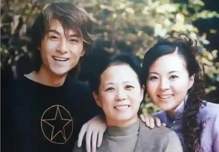 汤唯消失15年，45岁现状曝光:离开娱乐圈的日子，在乡下种菜养鸡