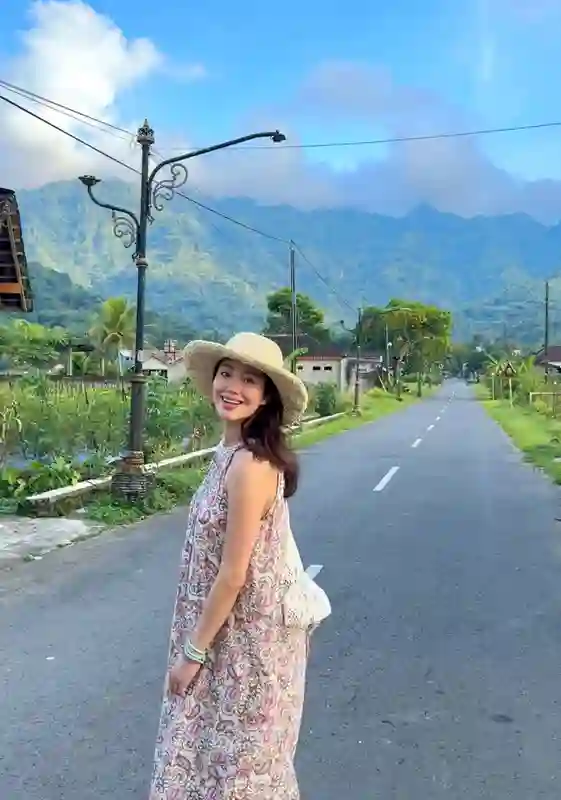 杨采钰母亲节晒孕照：准妈妈的幸福与期待