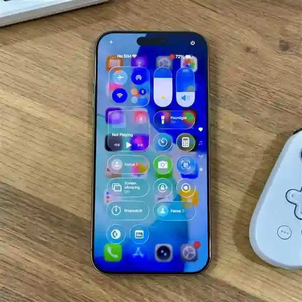 博主体验iOS 26测试版：液态玻璃设计翻车 内容可读性差