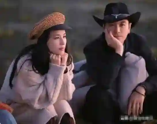离婚3个月后，黄圣依晒15岁照片，少女期一脸青涩，从小美到大啊