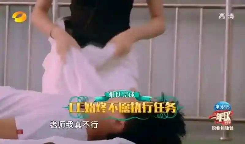 她不是实力很强么？怎么弹幕都在骂…