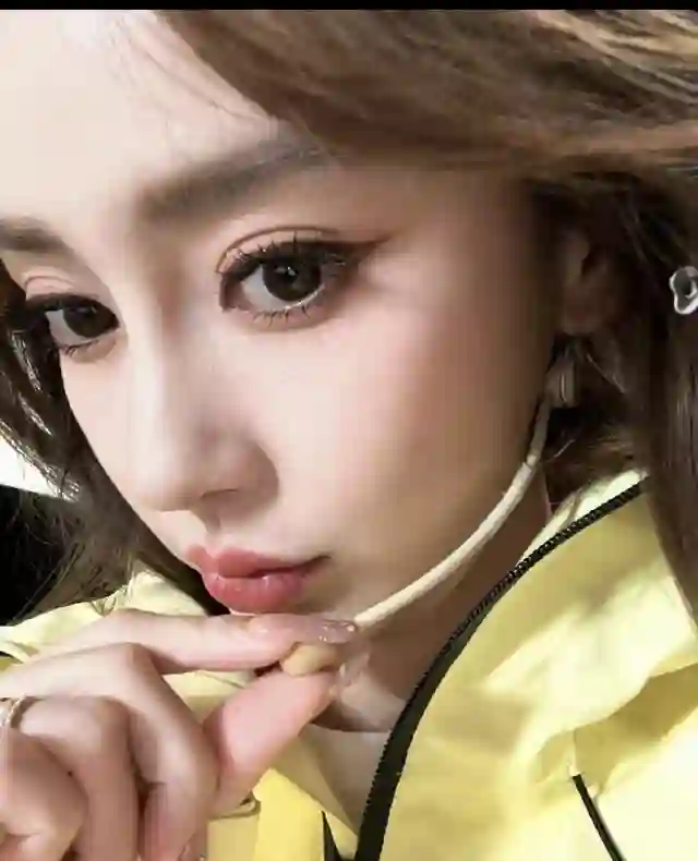 baby杨颖五一晒娃，小海绵露半张脸超像黄晓明，Baby造型美绝了