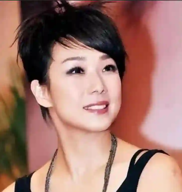 离婚21年，李宗盛早有娇妻，为何林忆莲仍不再婚？答案俗套又露骨