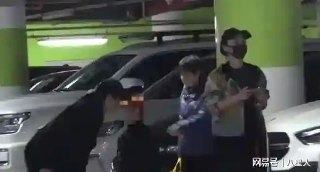 文章彻底沦为笑话!42岁姚笛儿子曝近照,身高已有140,长相酷似文章