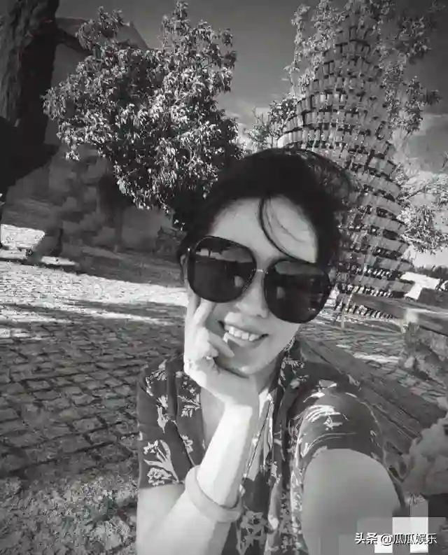 戛纳偶遇刘亦菲吃饭，大口吃东西胖成双下巴和旅行精修图判若两人