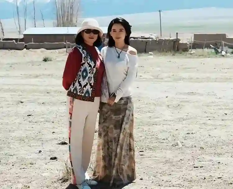 森林北携母亲回哈密老家，自曝自己是农村人！汪峰眼光真不错！