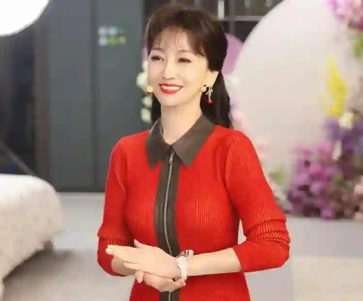 叶童凌晨官宣重要消息，决定退出巡演，撕开了赵雅芝最后“体面”