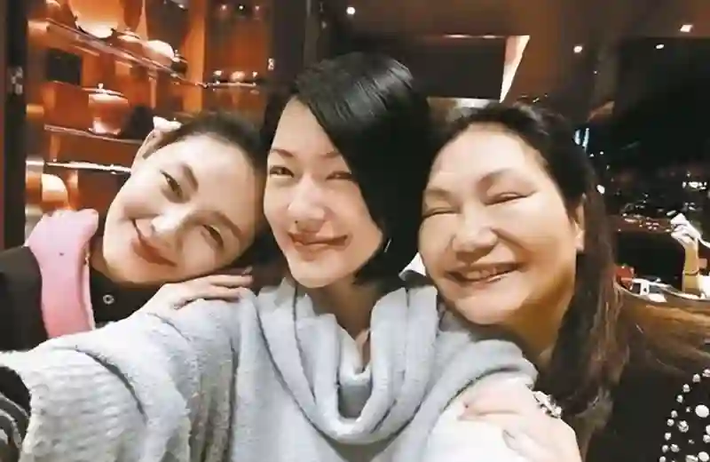 S妈深夜发声：必须带小S走出伤痛，望汪小菲再婚后疼爱孩子